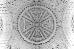 Black and white view of the intricate dome ceiling at The Old Bailey in London, showcasing its detailed architectural design.