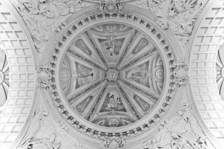 Black and white view of the intricate dome ceiling at The Old Bailey in London, showcasing its detailed architectural design.